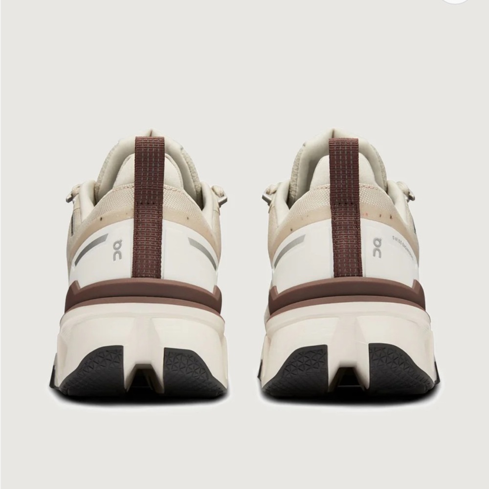 ON Cloudwander Waterproof  women size 9.5 
COLOR: SAND | IVORY $ 170 - Picture 5 of 16